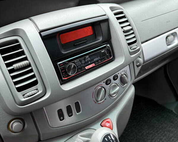 Сірий Рено Трафік, об'ємом двигуна 2.5 л та пробігом 299 тис. км за 12799 $, фото 8 на Automoto.ua