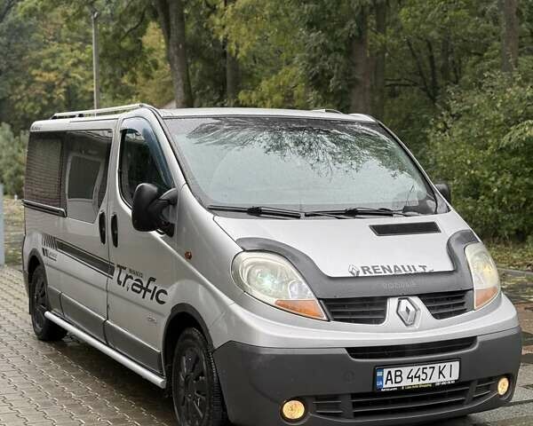 Серый Рено Трафик, объемом двигателя 2 л и пробегом 340 тыс. км за 10000 $, фото 2 на Automoto.ua