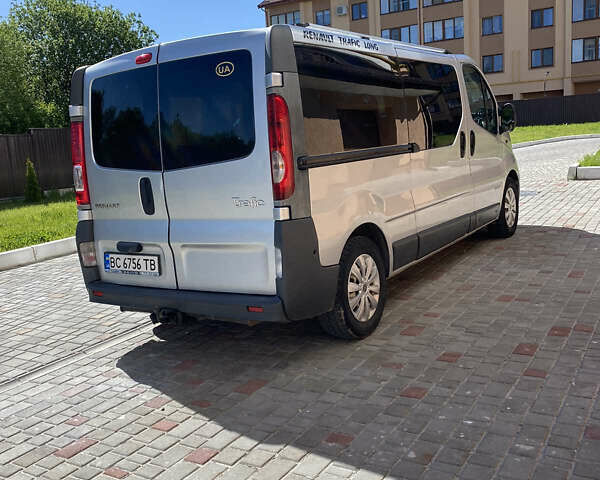 Серый Рено Трафик, объемом двигателя 2.46 л и пробегом 470 тыс. км за 8700 $, фото 3 на Automoto.ua