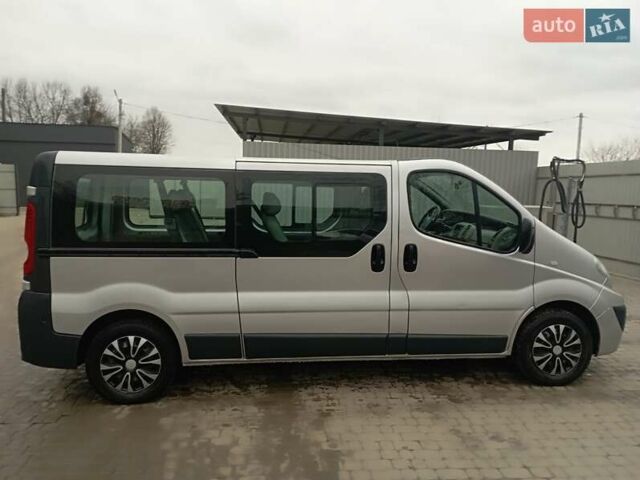 Серый Рено Трафик, объемом двигателя 2 л и пробегом 250 тыс. км за 10500 $, фото 2 на Automoto.ua