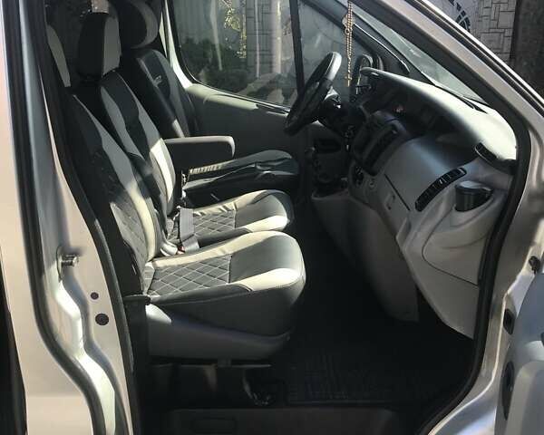 Серый Рено Трафик, объемом двигателя 2 л и пробегом 308 тыс. км за 16064 $, фото 2 на Automoto.ua