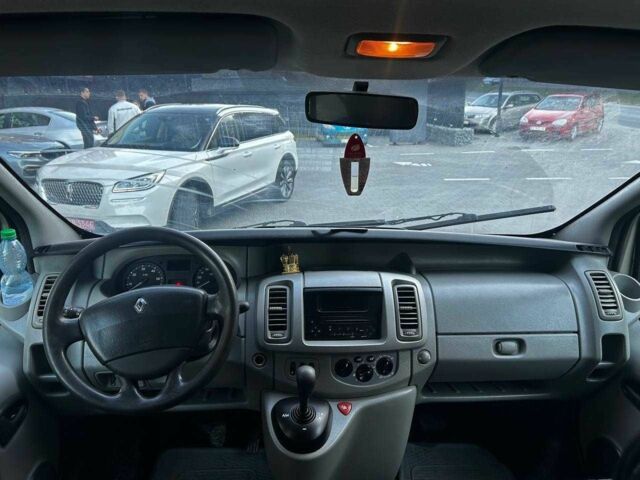 Серый Рено Трафик, объемом двигателя 2 л и пробегом 275 тыс. км за 9500 $, фото 16 на Automoto.ua