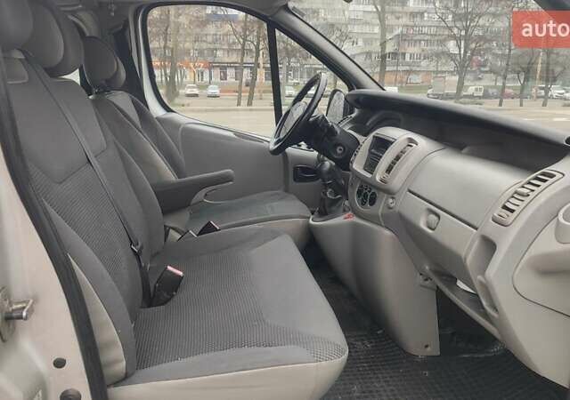 Сірий Рено Трафік, об'ємом двигуна 2 л та пробігом 310 тис. км за 10000 $, фото 17 на Automoto.ua