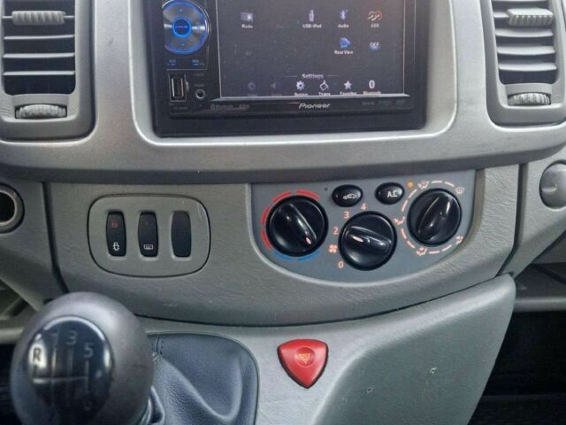 Сірий Рено Трафік, об'ємом двигуна 2 л та пробігом 283 тис. км за 6800 $, фото 19 на Automoto.ua