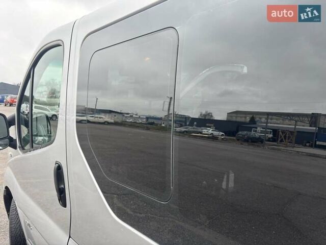 Серый Рено Трафик, объемом двигателя 2 л и пробегом 284 тыс. км за 9900 $, фото 26 на Automoto.ua
