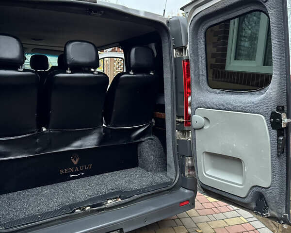 Сірий Рено Трафік, об'ємом двигуна 2 л та пробігом 375 тис. км за 8000 $, фото 22 на Automoto.ua