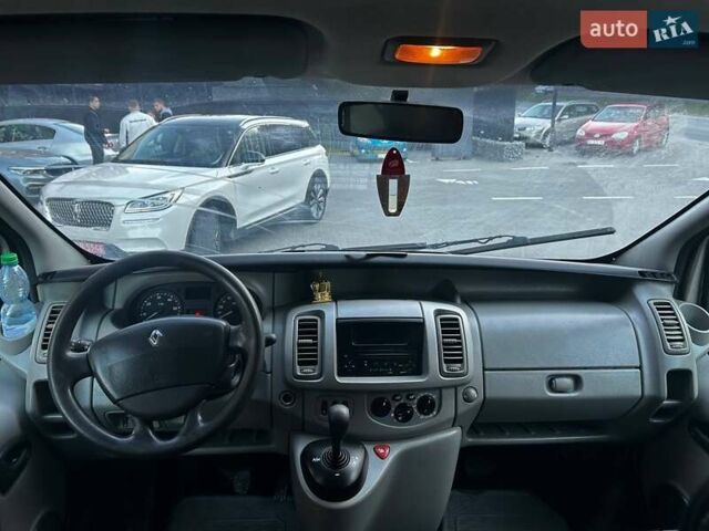 Серый Рено Трафик, объемом двигателя 2 л и пробегом 275 тыс. км за 9500 $, фото 16 на Automoto.ua