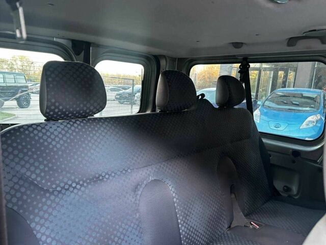 Серый Рено Трафик, объемом двигателя 2 л и пробегом 275 тыс. км за 9500 $, фото 14 на Automoto.ua