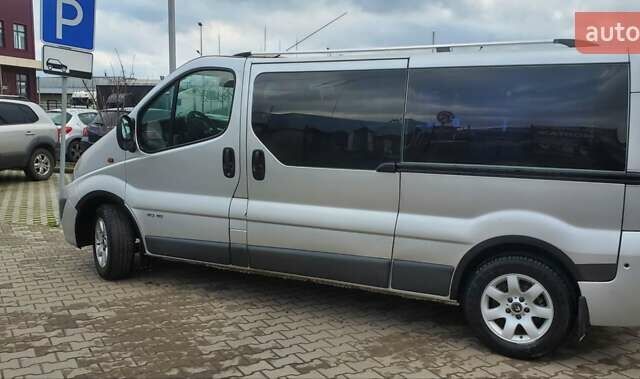 Серый Рено Трафик, объемом двигателя 2 л и пробегом 370 тыс. км за 9900 $, фото 1 на Automoto.ua