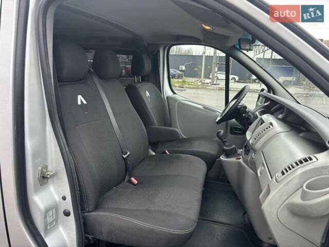 Серый Рено Трафик, объемом двигателя 2 л и пробегом 284 тыс. км за 9900 $, фото 18 на Automoto.ua