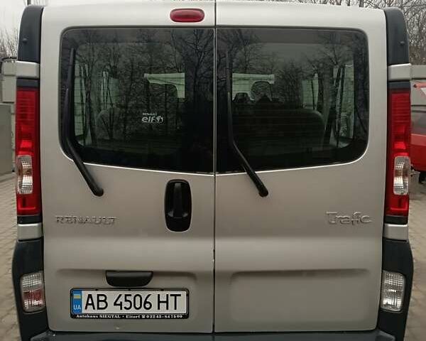 Серый Рено Трафик, объемом двигателя 2 л и пробегом 250 тыс. км за 10500 $, фото 1 на Automoto.ua