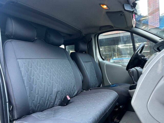 Серый Рено Трафик, объемом двигателя 2 л и пробегом 275 тыс. км за 9500 $, фото 18 на Automoto.ua