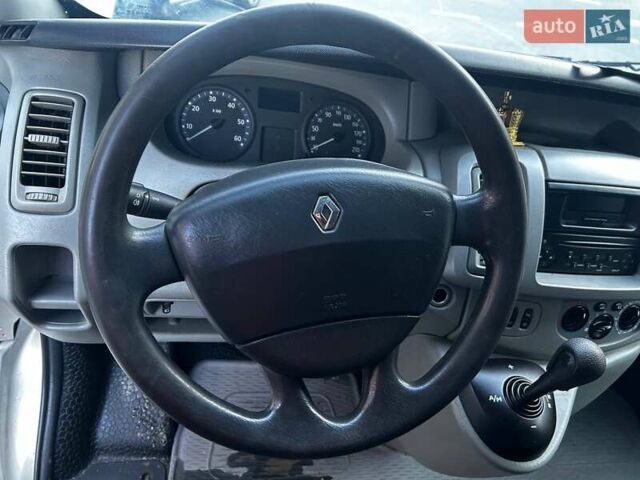 Серый Рено Трафик, объемом двигателя 2 л и пробегом 275 тыс. км за 9500 $, фото 12 на Automoto.ua