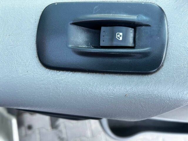 Серый Рено Трафик, объемом двигателя 2 л и пробегом 275 тыс. км за 9500 $, фото 21 на Automoto.ua