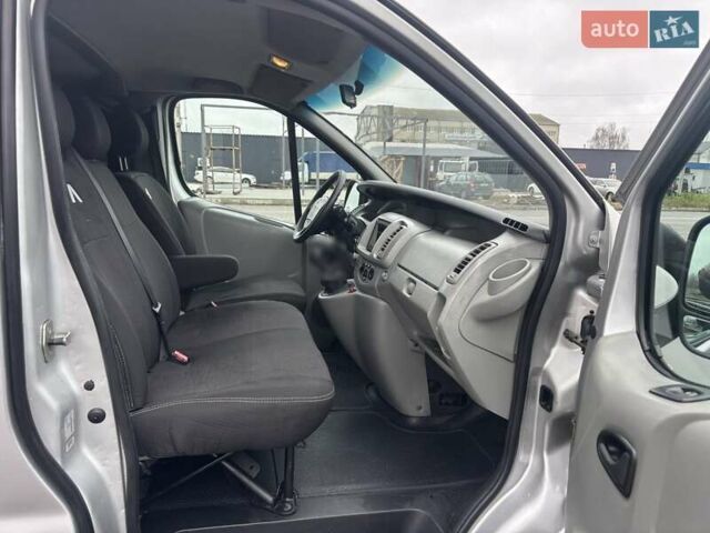 Серый Рено Трафик, объемом двигателя 2 л и пробегом 284 тыс. км за 9900 $, фото 17 на Automoto.ua