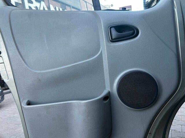 Серый Рено Трафик, объемом двигателя 2 л и пробегом 275 тыс. км за 9500 $, фото 7 на Automoto.ua