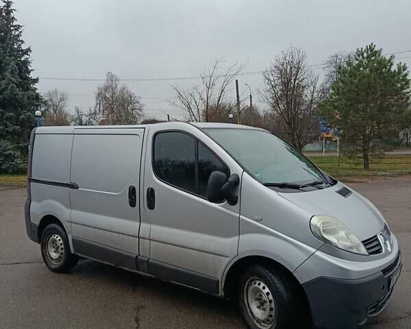 Серый Рено Трафик, объемом двигателя 2.46 л и пробегом 312 тыс. км за 6500 $, фото 4 на Automoto.ua