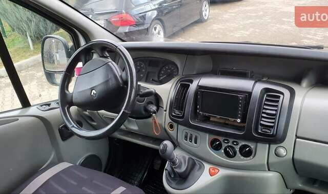 Серый Рено Трафик, объемом двигателя 2 л и пробегом 370 тыс. км за 9900 $, фото 8 на Automoto.ua