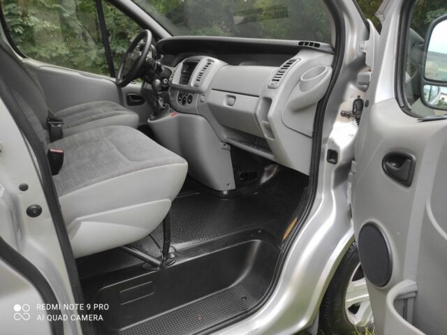 Рено Трафик 2008 в Львове на Automoto.ua Серый Рено Трафик, объемом двигателя 2 л и пробегом 338 тыс. км за 10489 $, фото 6 на Automoto.ua