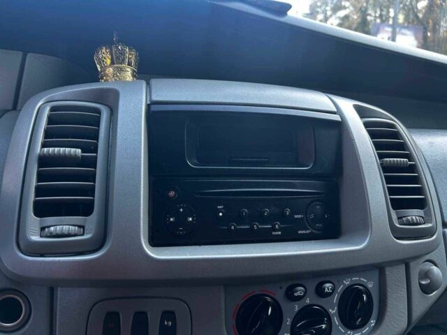 Серый Рено Трафик, объемом двигателя 2 л и пробегом 275 тыс. км за 9500 $, фото 10 на Automoto.ua