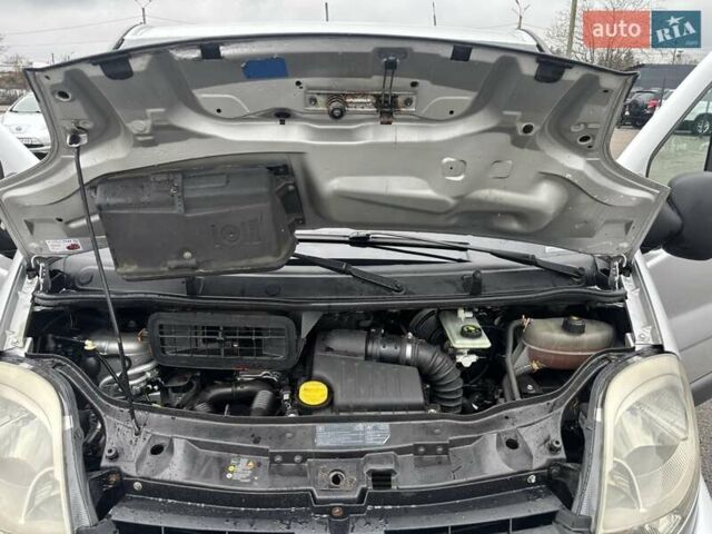 Серый Рено Трафик, объемом двигателя 2 л и пробегом 284 тыс. км за 9900 $, фото 27 на Automoto.ua