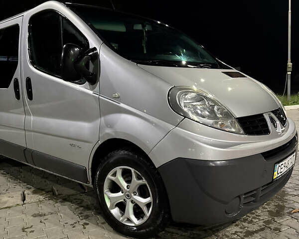 Сірий Рено Трафік, об'ємом двигуна 2 л та пробігом 375 тис. км за 8000 $, фото 4 на Automoto.ua