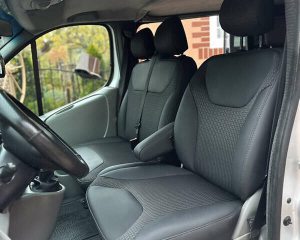 Сірий Рено Трафік, об'ємом двигуна 2 л та пробігом 375 тис. км за 8000 $, фото 16 на Automoto.ua