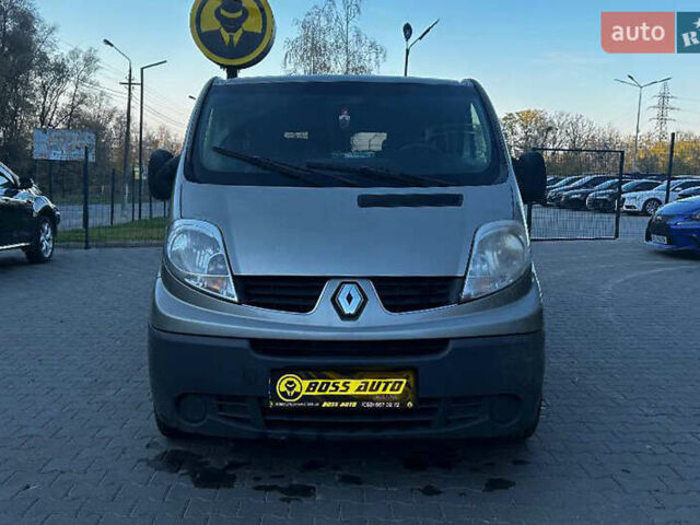 Серый Рено Трафик, объемом двигателя 2 л и пробегом 275 тыс. км за 9500 $, фото 1 на Automoto.ua