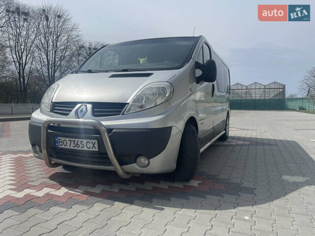 Серый Рено Трафик, объемом двигателя 2 л и пробегом 250 тыс. км за 9300 $, фото 1 на Automoto.ua