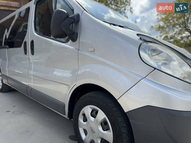Серый Рено Трафик, объемом двигателя 2 л и пробегом 272 тыс. км за 9950 $, фото 3 на Automoto.ua
