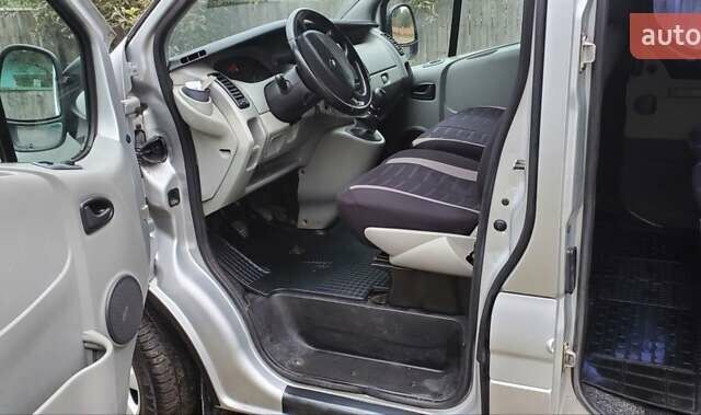 Серый Рено Трафик, объемом двигателя 2 л и пробегом 369 тыс. км за 9700 $, фото 4 на Automoto.ua