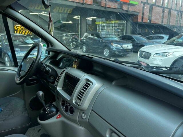 Серый Рено Трафик, объемом двигателя 2 л и пробегом 275 тыс. км за 9500 $, фото 20 на Automoto.ua