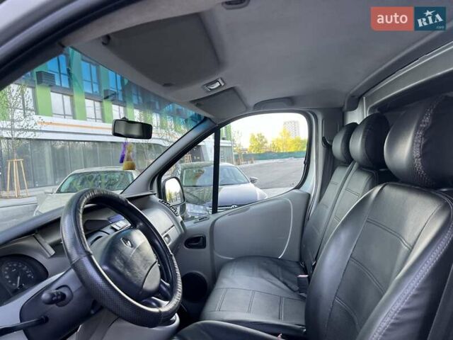 Серый Рено Трафик, объемом двигателя 2 л и пробегом 276 тыс. км за 11800 $, фото 33 на Automoto.ua