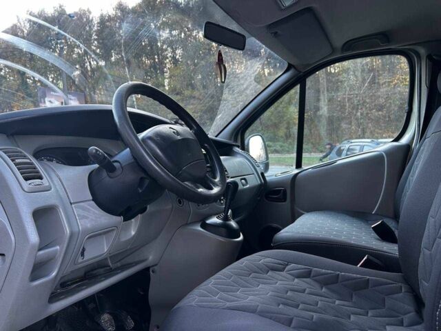 Серый Рено Трафик, объемом двигателя 2 л и пробегом 275 тыс. км за 9500 $, фото 8 на Automoto.ua