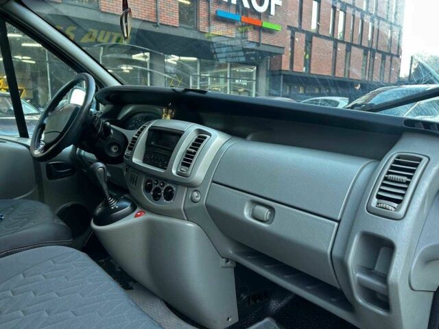 Серый Рено Трафик, объемом двигателя 2 л и пробегом 275 тыс. км за 9500 $, фото 19 на Automoto.ua