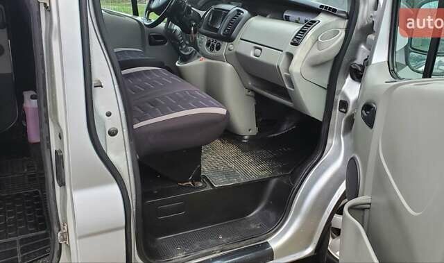 Серый Рено Трафик, объемом двигателя 2 л и пробегом 370 тыс. км за 9900 $, фото 4 на Automoto.ua