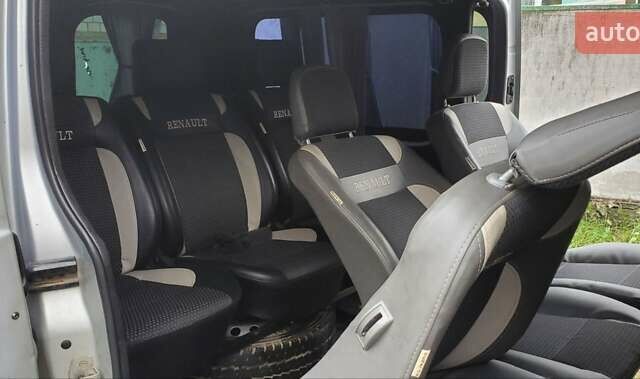 Серый Рено Трафик, объемом двигателя 2 л и пробегом 369 тыс. км за 9700 $, фото 10 на Automoto.ua