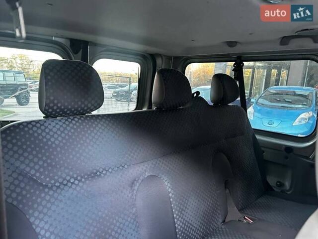 Серый Рено Трафик, объемом двигателя 2 л и пробегом 275 тыс. км за 9500 $, фото 14 на Automoto.ua