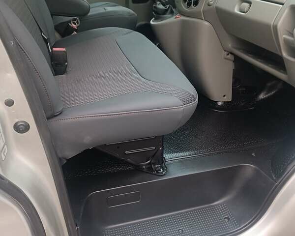 Сірий Рено Трафік, об'ємом двигуна 2 л та пробігом 270 тис. км за 8900 $, фото 22 на Automoto.ua