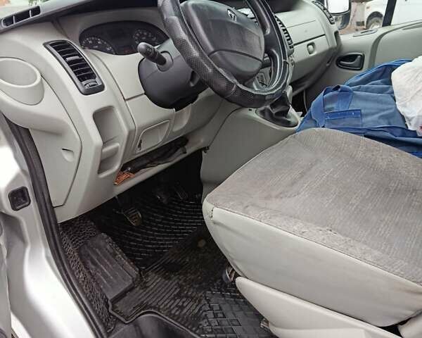 Серый Рено Трафик, объемом двигателя 2.46 л и пробегом 312 тыс. км за 6500 $, фото 1 на Automoto.ua