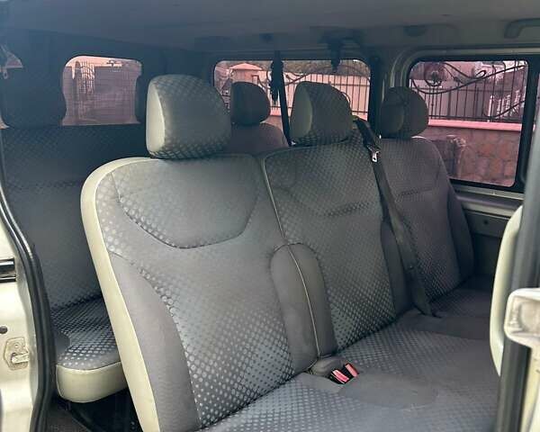 Серый Рено Трафик, объемом двигателя 2 л и пробегом 350 тыс. км за 7500 $, фото 4 на Automoto.ua