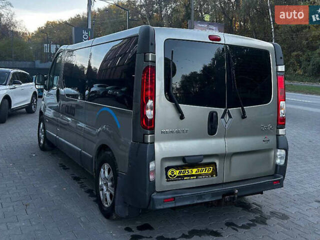 Серый Рено Трафик, объемом двигателя 2 л и пробегом 275 тыс. км за 9500 $, фото 3 на Automoto.ua
