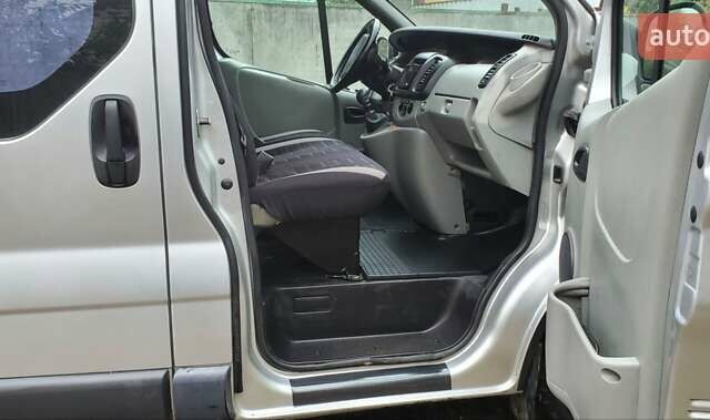 Серый Рено Трафик, объемом двигателя 2 л и пробегом 369 тыс. км за 9700 $, фото 9 на Automoto.ua