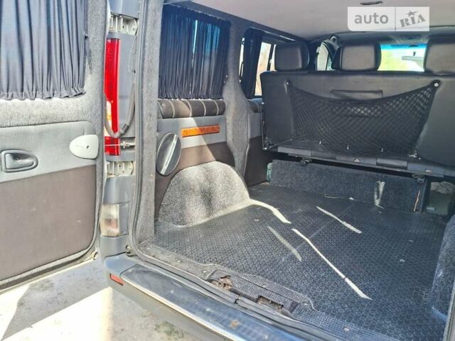 Серый Рено Трафик, объемом двигателя 2 л и пробегом 245 тыс. км за 11000 $, фото 3 на Automoto.ua