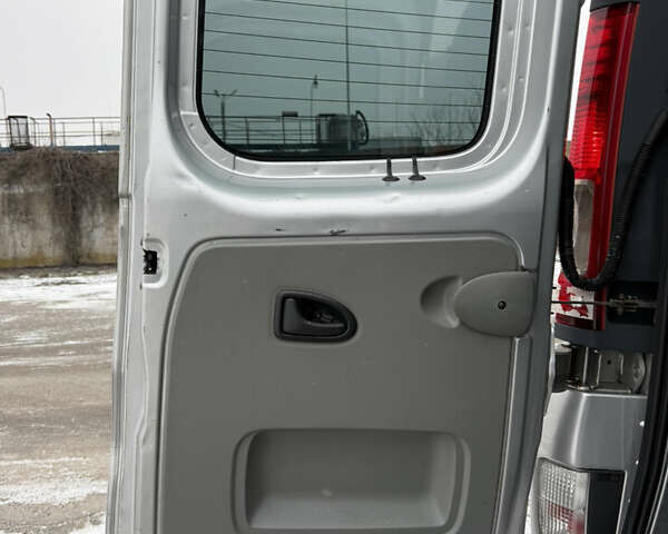 Серый Рено Трафик, объемом двигателя 2 л и пробегом 309 тыс. км за 10900 $, фото 24 на Automoto.ua