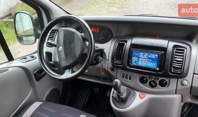 Серый Рено Трафик, объемом двигателя 2 л и пробегом 369 тыс. км за 9700 $, фото 2 на Automoto.ua
