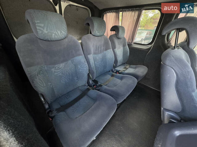 Серый Рено Трафик, объемом двигателя 2 л и пробегом 272 тыс. км за 9950 $, фото 38 на Automoto.ua