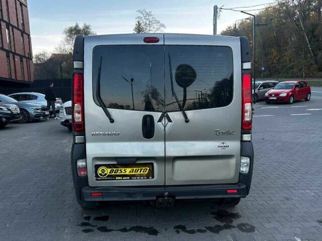 Серый Рено Трафик, объемом двигателя 2 л и пробегом 275 тыс. км за 9500 $, фото 4 на Automoto.ua