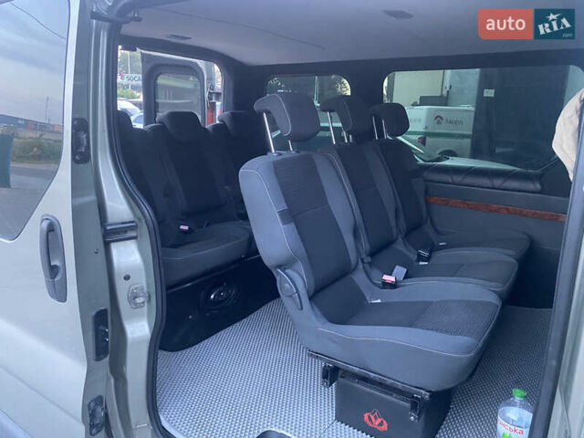 Серый Рено Трафик, объемом двигателя 2.46 л и пробегом 323 тыс. км за 10000 $, фото 1 на Automoto.ua