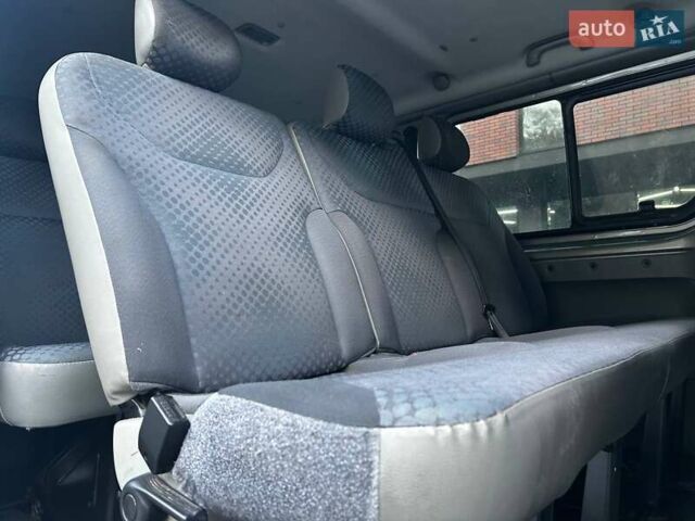 Серый Рено Трафик, объемом двигателя 2 л и пробегом 275 тыс. км за 9500 $, фото 13 на Automoto.ua